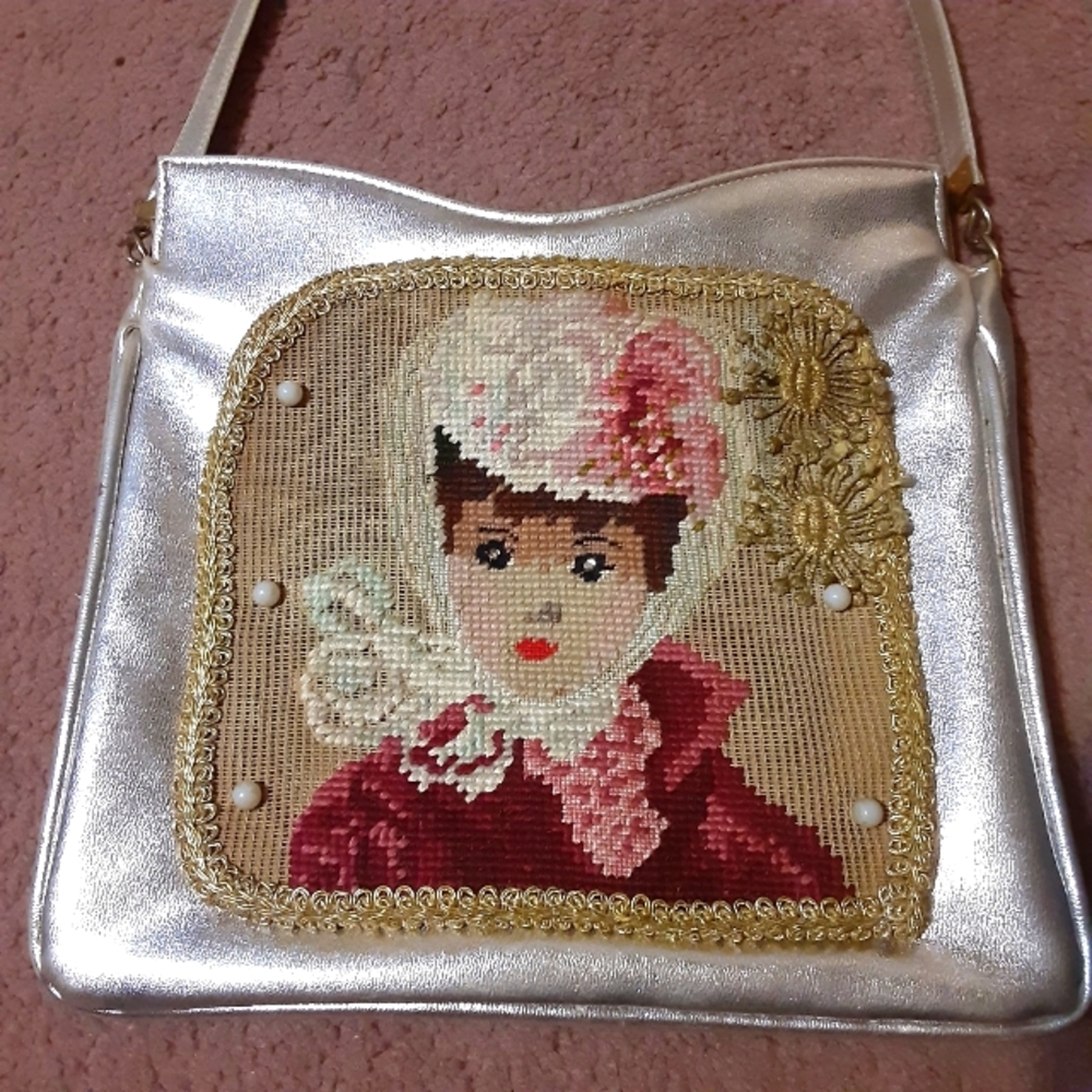 Vintage M.L.Silver Leather Purse with Embroidered Lady image